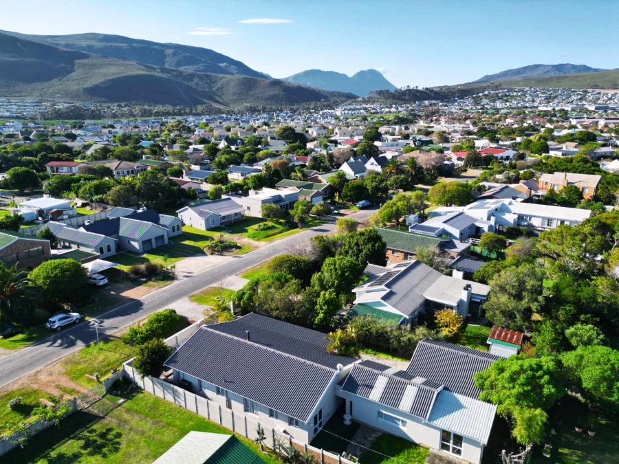 3 Bedroom Property for Sale in Sandbaai Western Cape